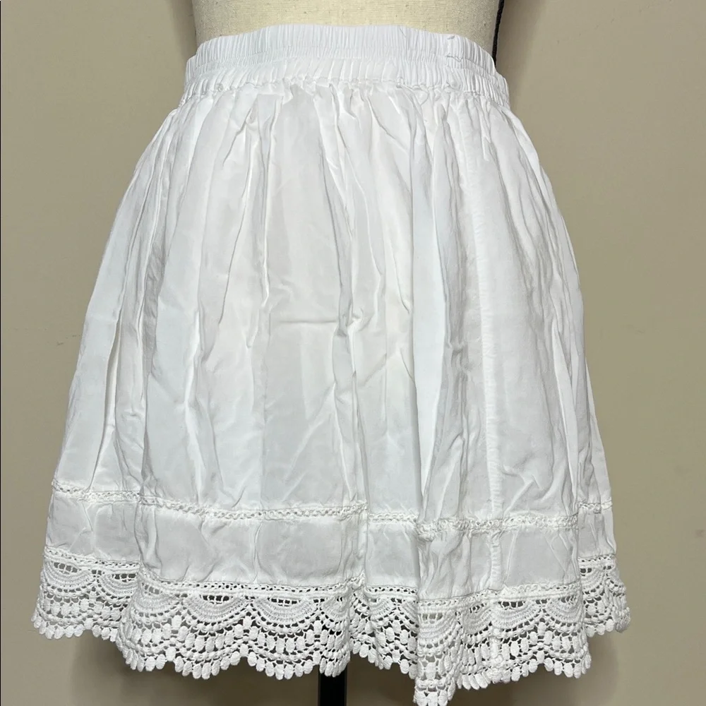 Aeropostale EUC White Lace Hem Mini Skirt
